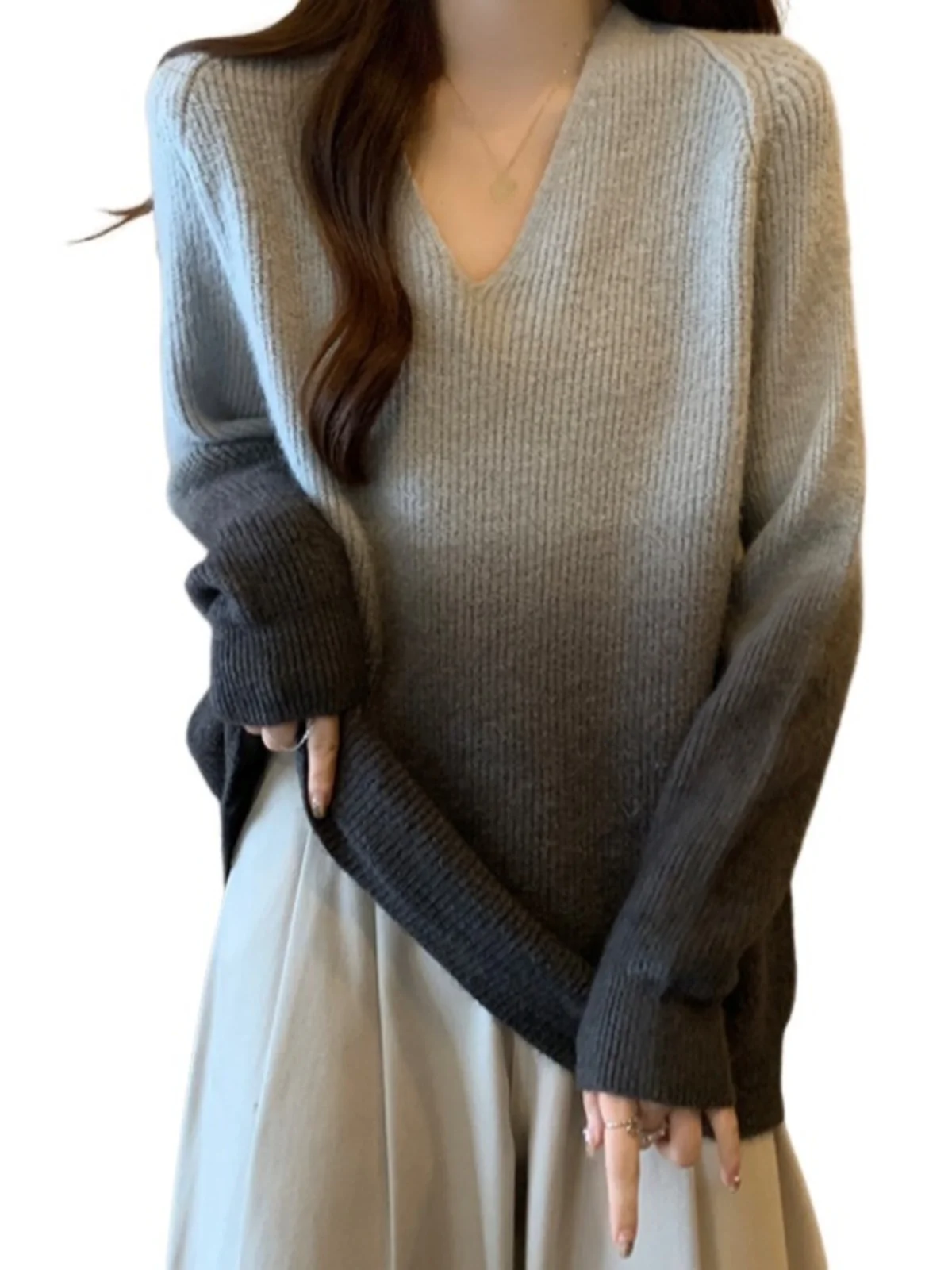 Свободный серый свитер с градиентом для женщин осенне-зимний трикотажный