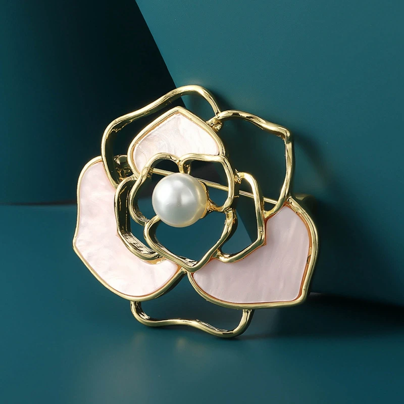 

Exquisite Pink / White Color Enamel Brooch Pins Gold Color Jewelry Fashion Jewelry Banquet Party Gift
