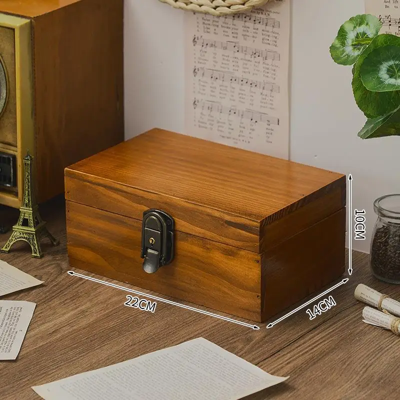 

Винтажный запираемый ящик для хранения из массива дерева