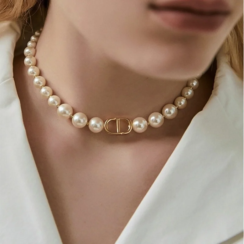 

Classic Elegant White Imitation Pearl Chokers Necklace for Women Men Wedding Banquet Necklaces Vintage Collarbone Jewelry Party