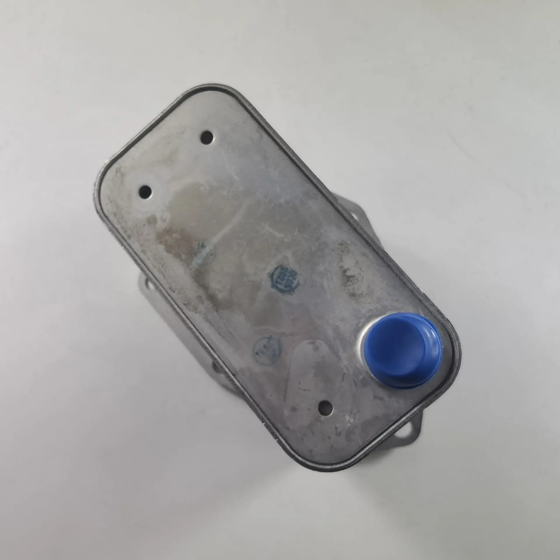 Теплообменный масляный радиатор для Land Rover LR2 OE: 30757620 / LR041422 8G9N-6A642-AA 5989070282 - купить