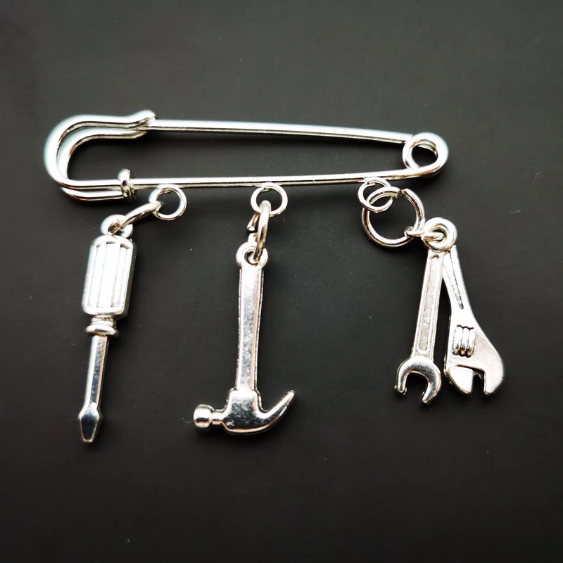 

Брошь BONIYIXIAO серебряного цвета из цинкового сплава