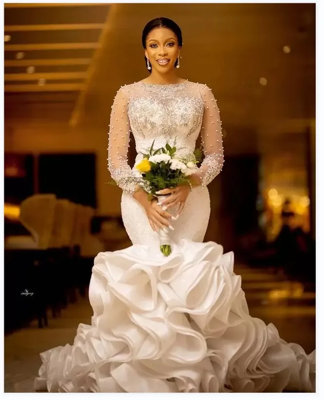 

Modern Pearls Scoop Neckline Mermaid Wedding Dresses with Lace Appliques Sweep Train Long Sleeves Tiered Rufffles Bridal Gowns
