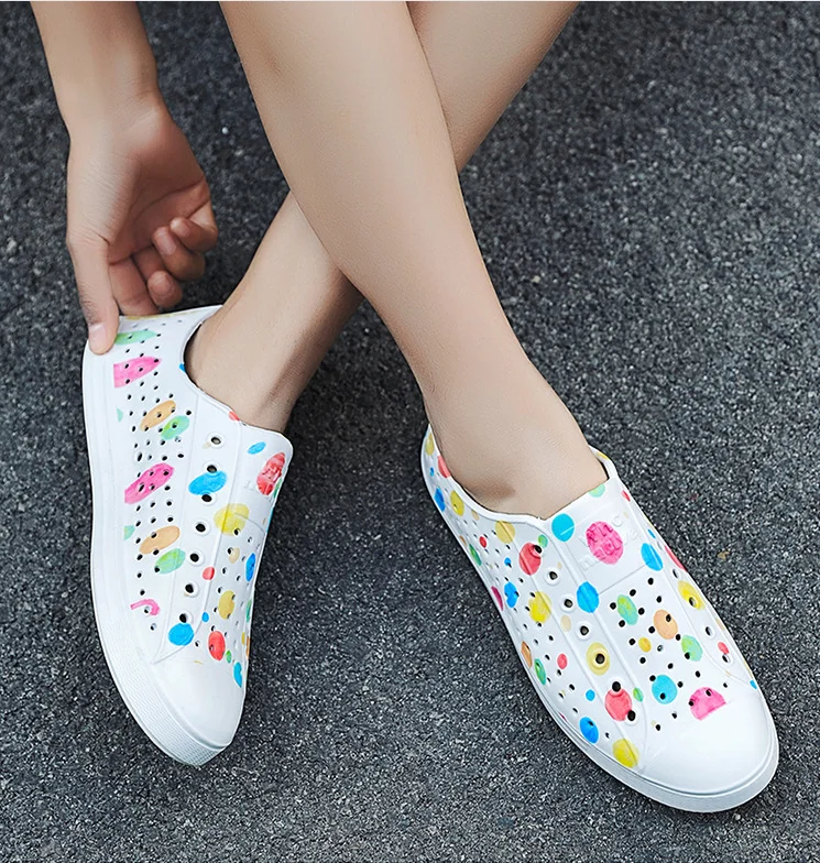 

Women Graffiti Summer Baotou Wading Breathable Sandals Couple Slip-on Soft Colorful Hollow-Out Beach Flats Shoes
