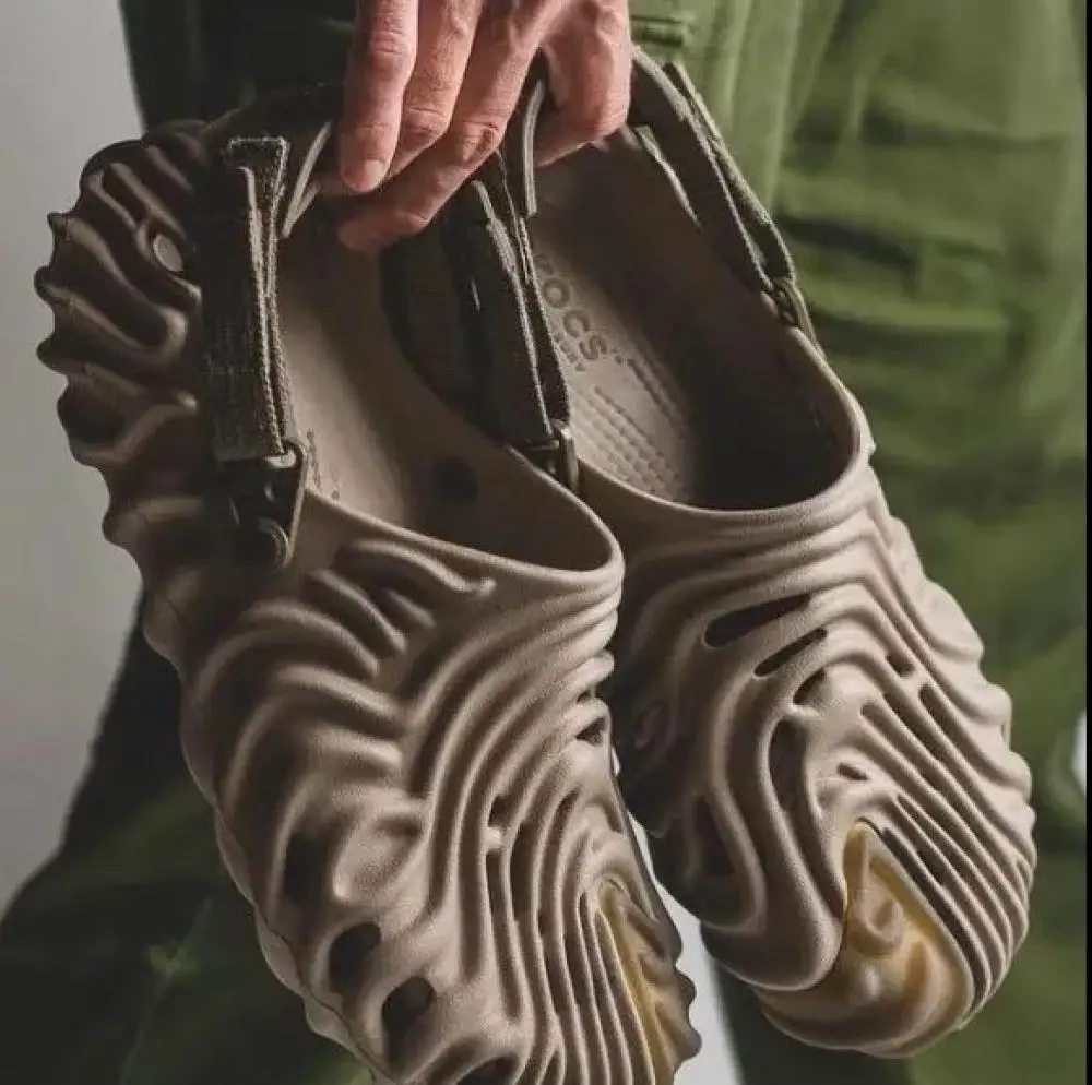 

High Quality Men Sandals Unisex Slippers Trend Super Light Outdoor Man Casual Slippers Couple Summer Women Non-Slip Beach Shoes