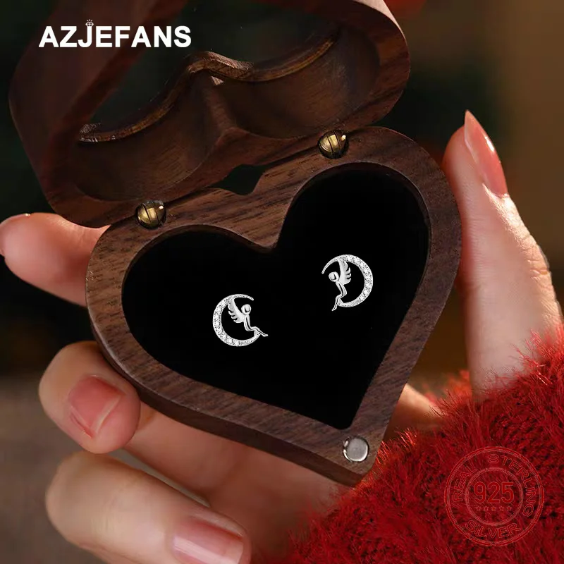 Фото Серьги-гвоздики AZJEFANS из серебра 925 пробы с муассанитом в виде ангелочка и луны, изысканное ювелирное украшение, подарок. №2