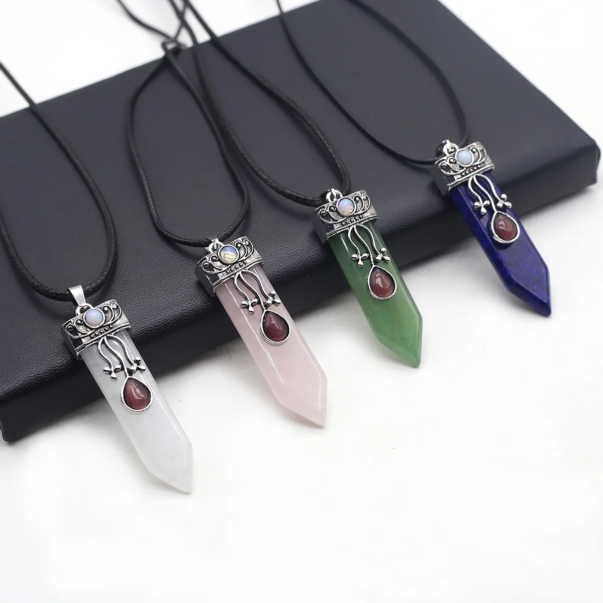 

Natural Agates Stone Pendant Necklace Charms Opal Rose Quartzs Pendant Women Jewerly Leather Chain Choker Necklace Length 60cm