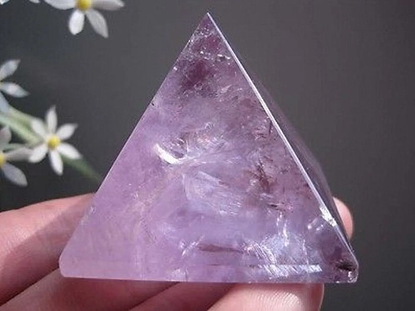 

114g Natural Amethyst Quartz Crystal Statue Pyramid Carving