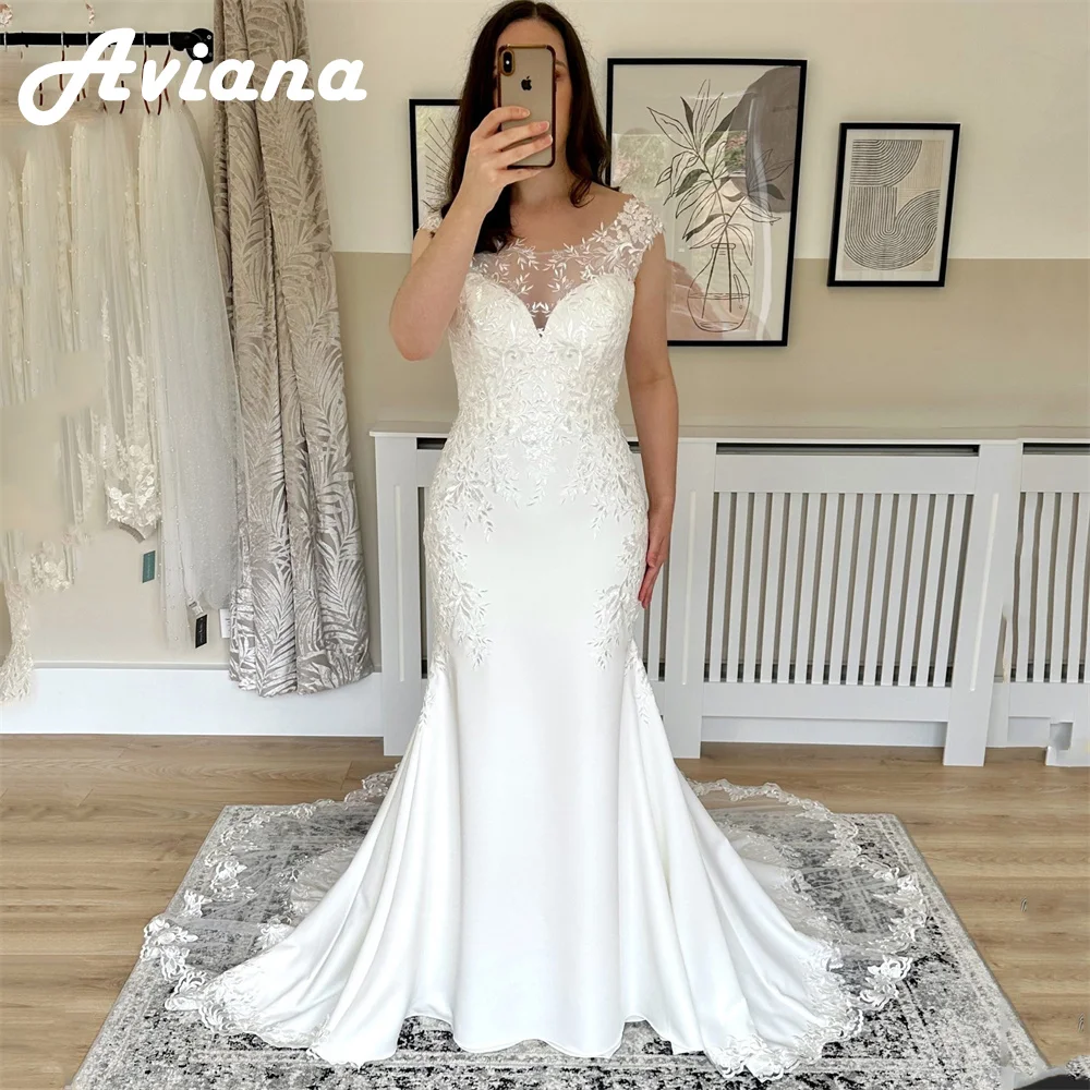 

Женское свадебное платье с юбкой годе, круглым вырезом и кружевной аппликацией