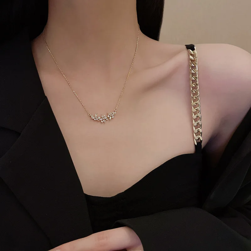 Koreanische Trend Persönlichkeit Licht Luxus Blume Zirkon Titan Stahl Damen Einfache Temperament Vielseitig Halskette/Schlüsselbein Kette