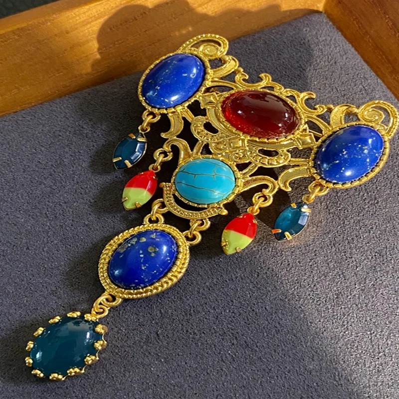 

European and American vintage glass zircon palace style brooch Pendant