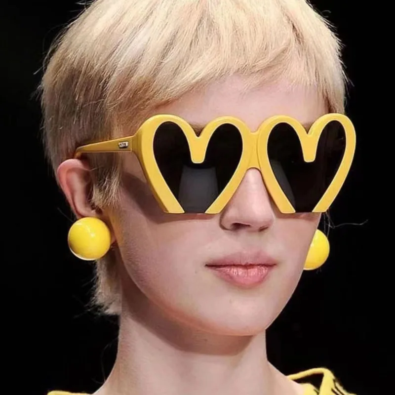 

New Fashion Outdoor Color Heart Sunglasses Vintage Brand Designer Sun Glasses Cute Heartshaped Personalized Shades For Women