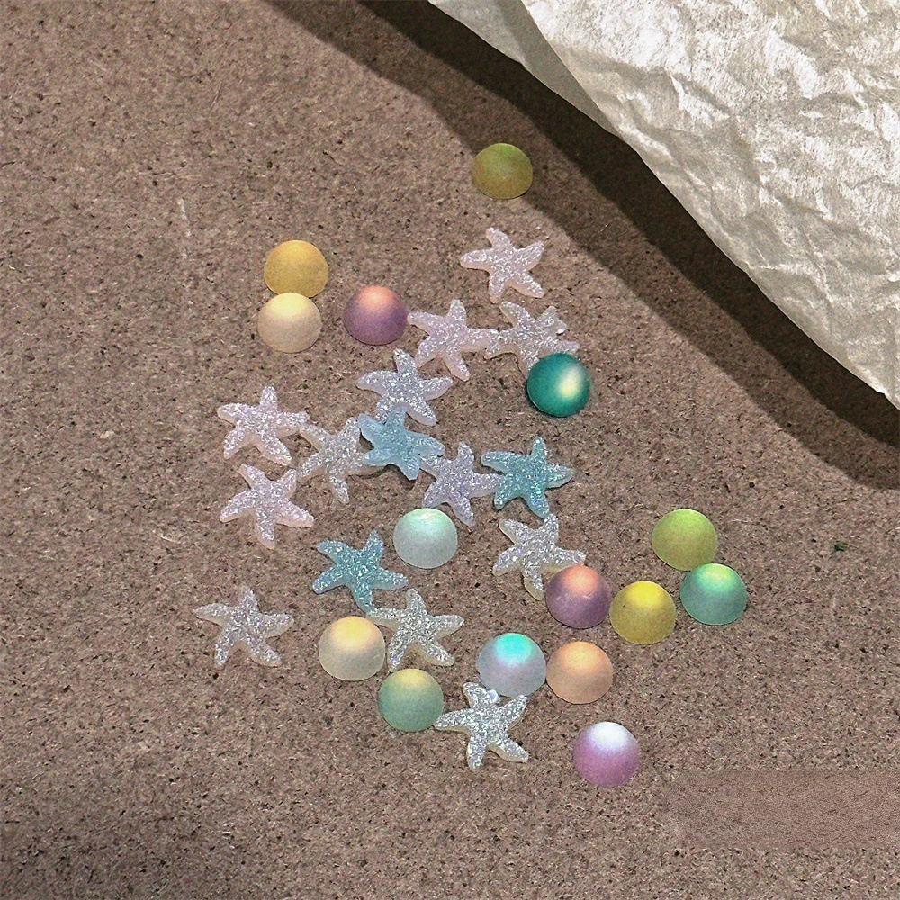 1 коробка бусины в виде морской звезды и русалки