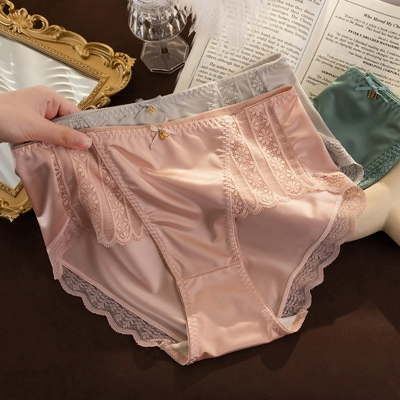 Женские атласные бесшовные трусы средней длины