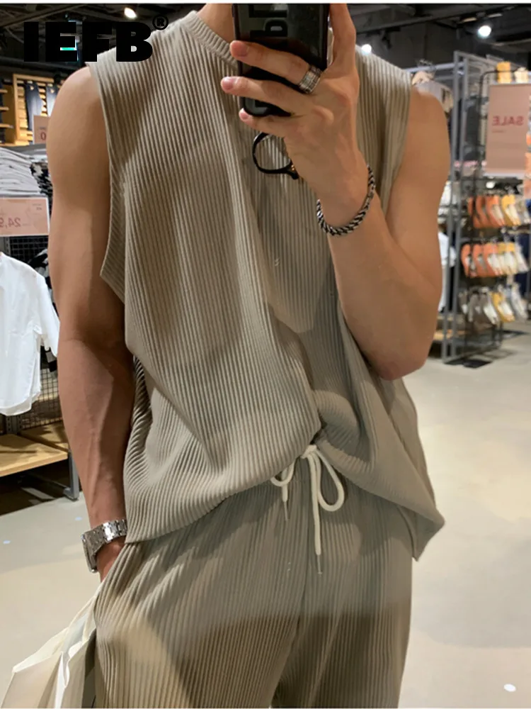 

IEFB Pleated Sleeveless Vest Men's Summer Korean Tide Sports Leisure Wrinkled 2023 Autumn Summer Round Neck Solid Color 9A2393