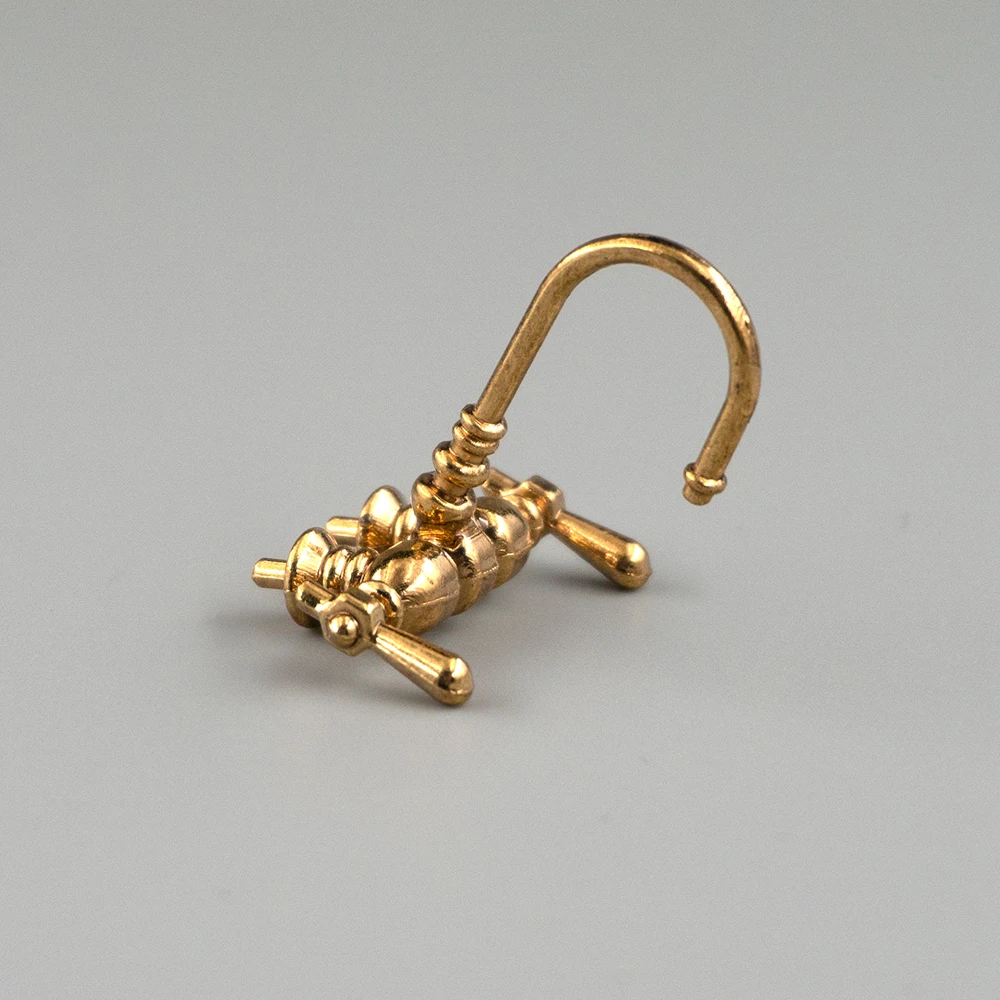 

Миниатюрный металлический кран для ванной 1/12