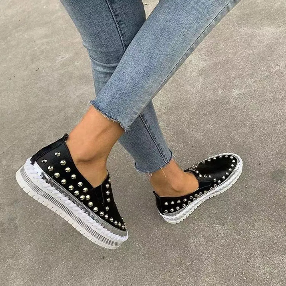 Women Flats Shoes Casual Studded Flats Luxury Brand Rivet Loafers Unisex Shoes Slip on Big Size 41 42 43 Spikes Studded