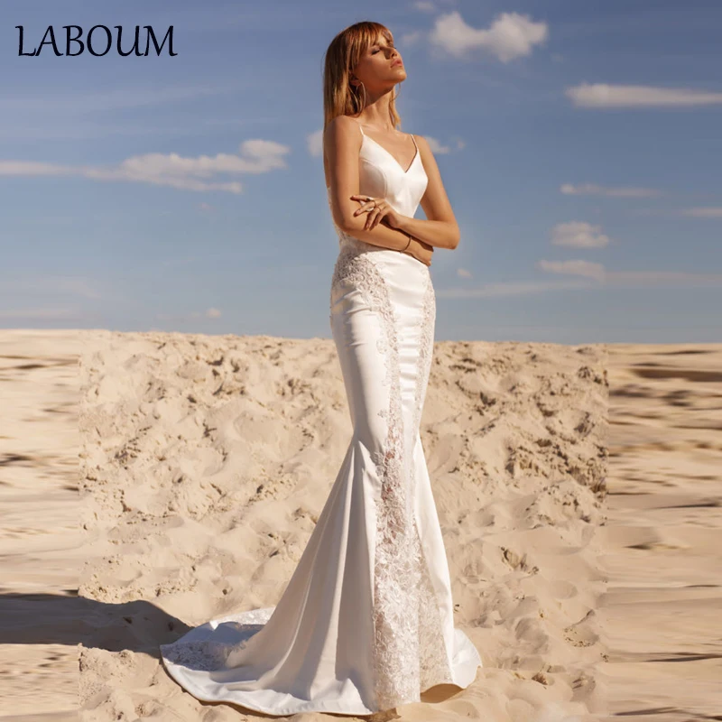 

LaBoum Boho V Neck Mermaid Wedding Dresses Spaghetti Straps Bridal Gowns Open Back Lace Appliques Vestidos De Novia Court Train