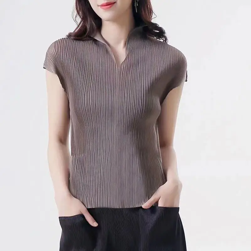 

Pleated women's T-shirt 2022 summer fashion temperament simple V received waist slimming thin age-age commuter jacket female