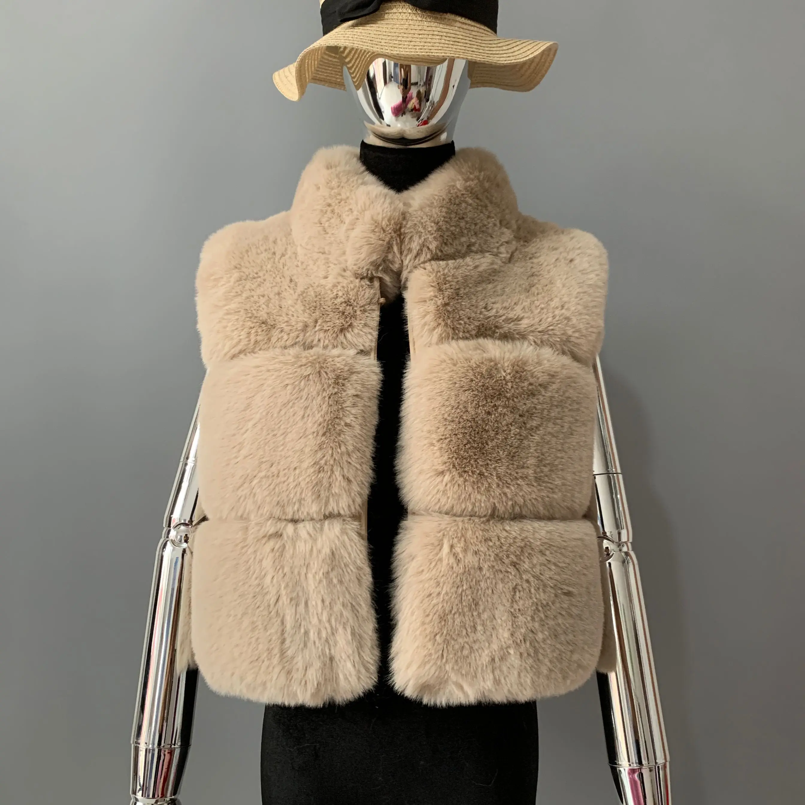 Рисунок 5 - Новый модный жилет из искусственного