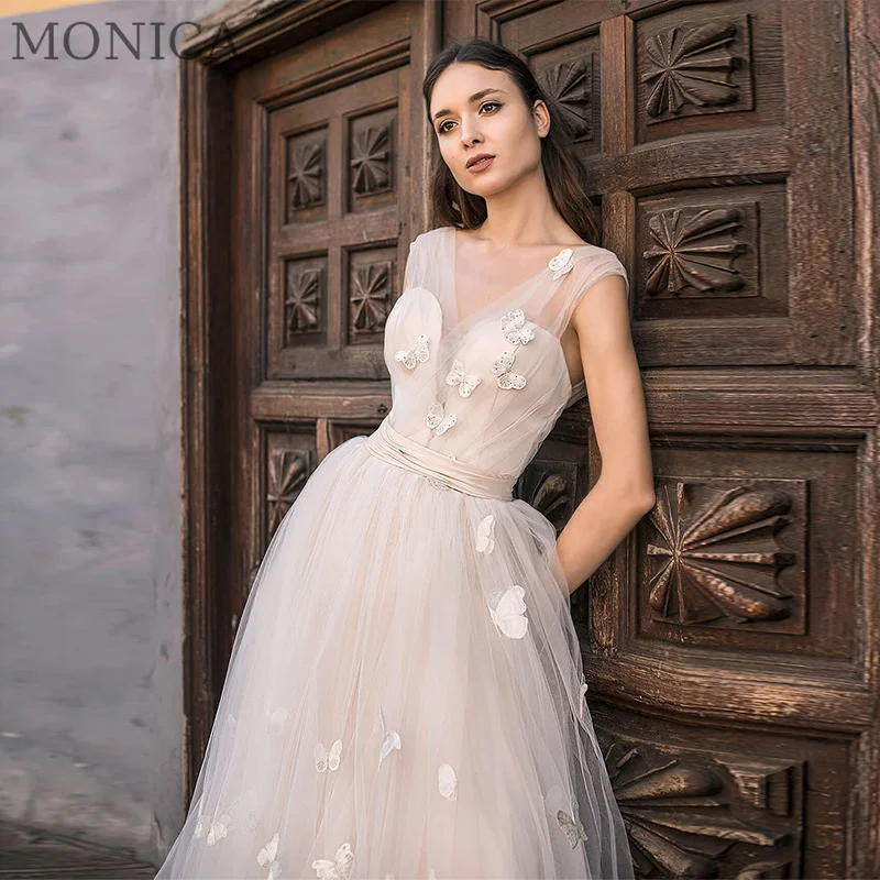 Купи MONICA V-neck Wedding Dress 2022 Sleeveless Backless Appliques Bridal Gowns A-LINE Court Train Vestido De Novia Custom Made за 4,289 рублей в магазине AliExpress