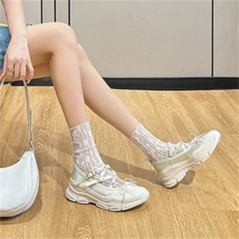 Кроссовки женские ручной работы дышащие на шнуровке с бусинами бантиками