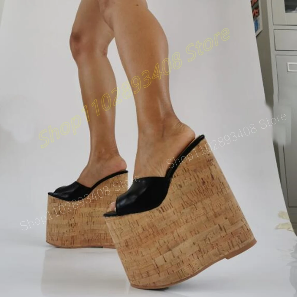 Женские туфли на танкетке с открытым носком высоком каблуке