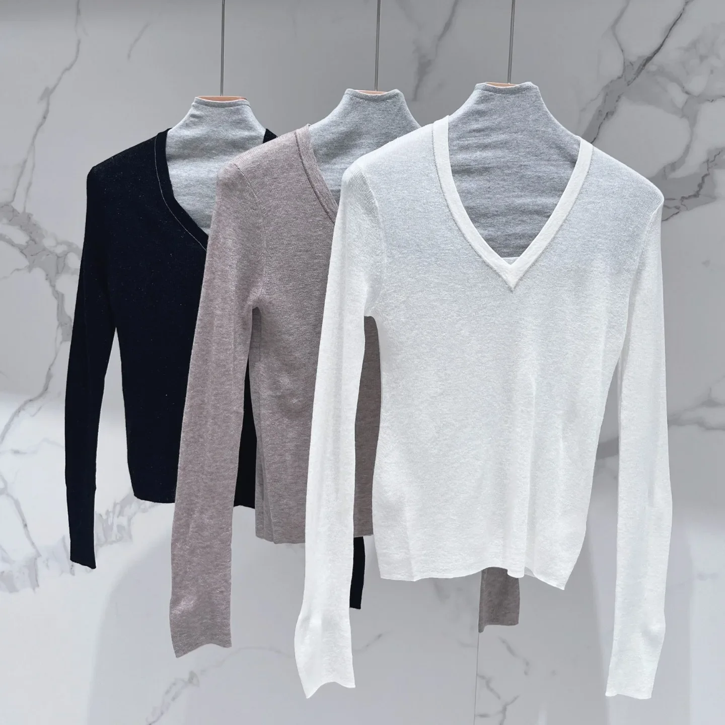 

Autumn and Winter Wool Base Layer V-neck Beaded Chain Slim Stretch Bright Silk Long-sleeved Women Knitted Sweater