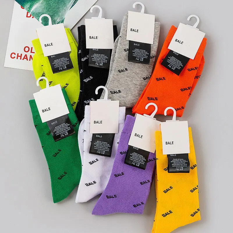 

Парижские носки, новинка, Осень-зима, Модные индивидуальные носки в стиле хип-хоп с алфавитом, спортивные носки для скейтборда, повседневные...