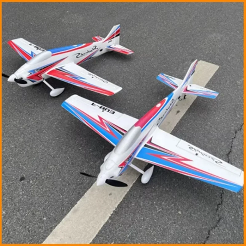 Модель радиоуправляемого самолета 2024