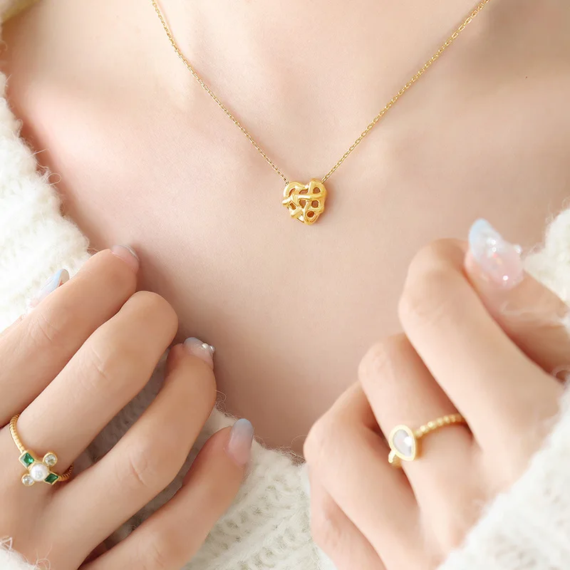 

Winding Heart Japanese and Korean Ins Style 18K Gold Peach Heart Pendant Necklace