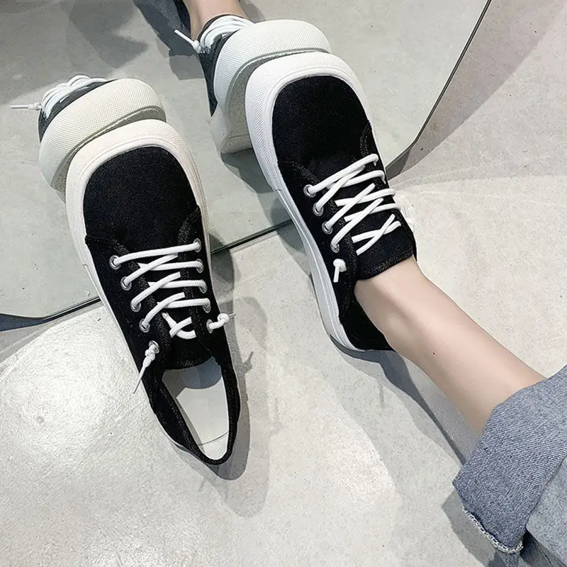 Women's Spring Summer Canvas Shoes Women Low Top Sneakers Wide Toe Lace Up Trainers Shoes 2023 Woman Vulcanized Sports Shoes