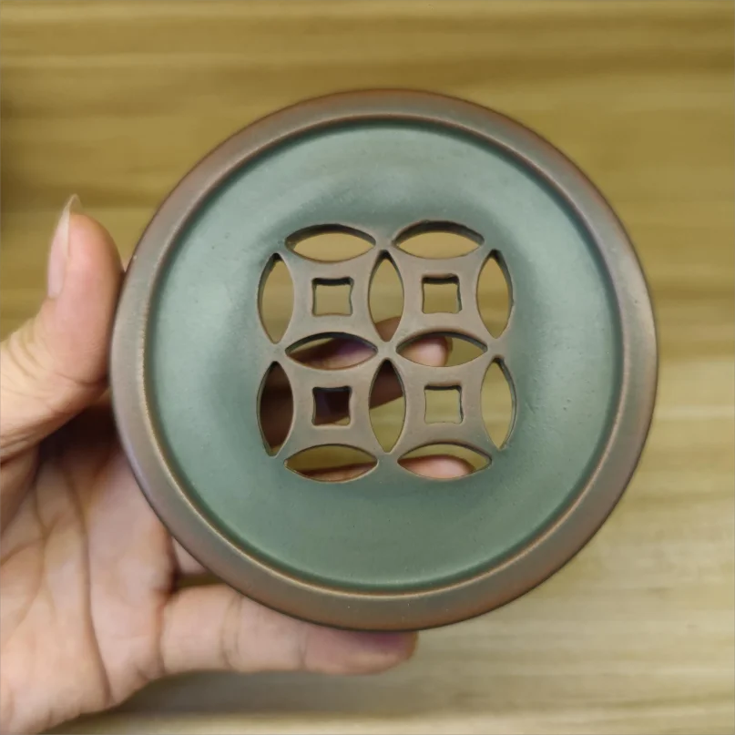 

Керамическое блюдце для чашки с рыбой