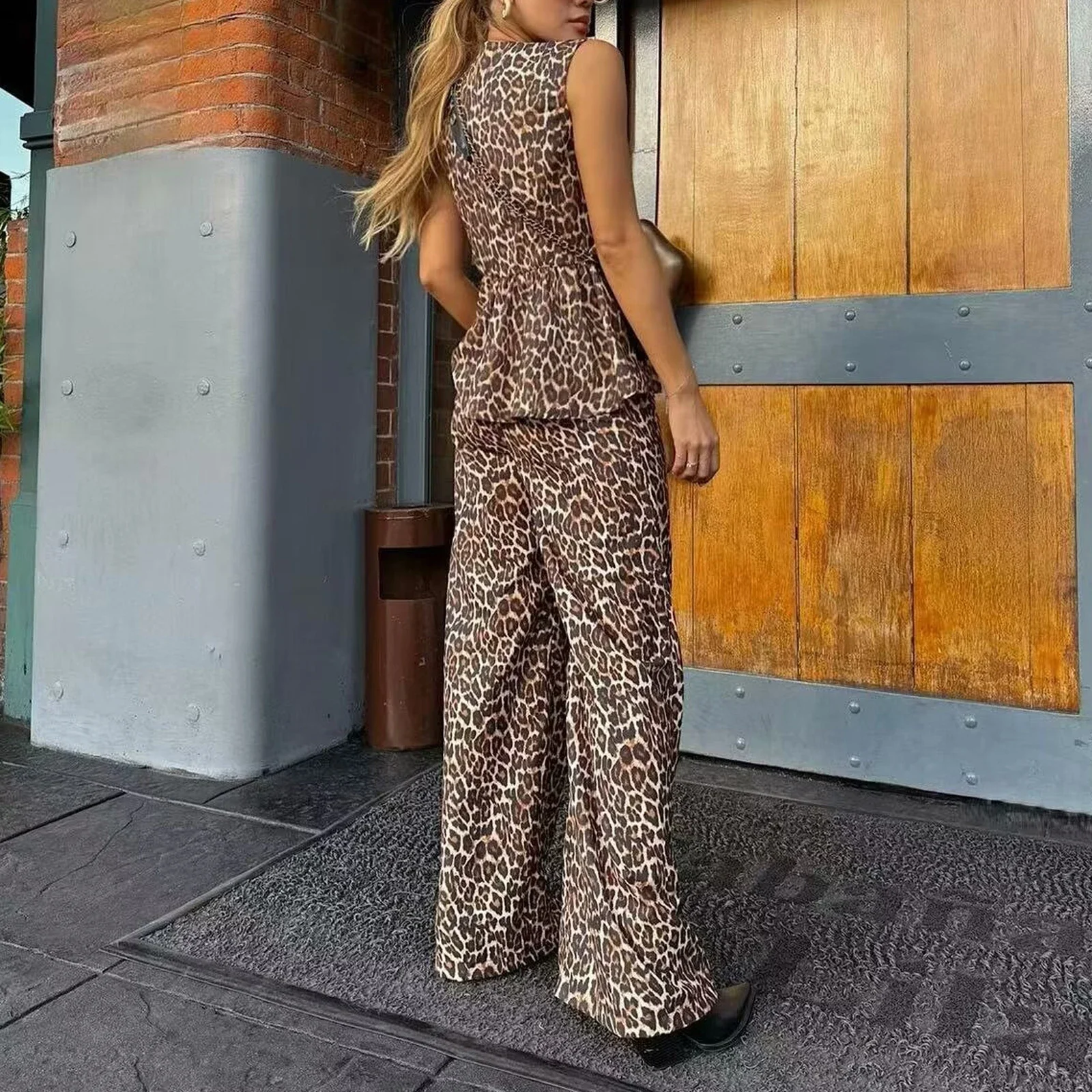 Женский комплект из 2 предметов с леопардовым принтом и широкими штанинами