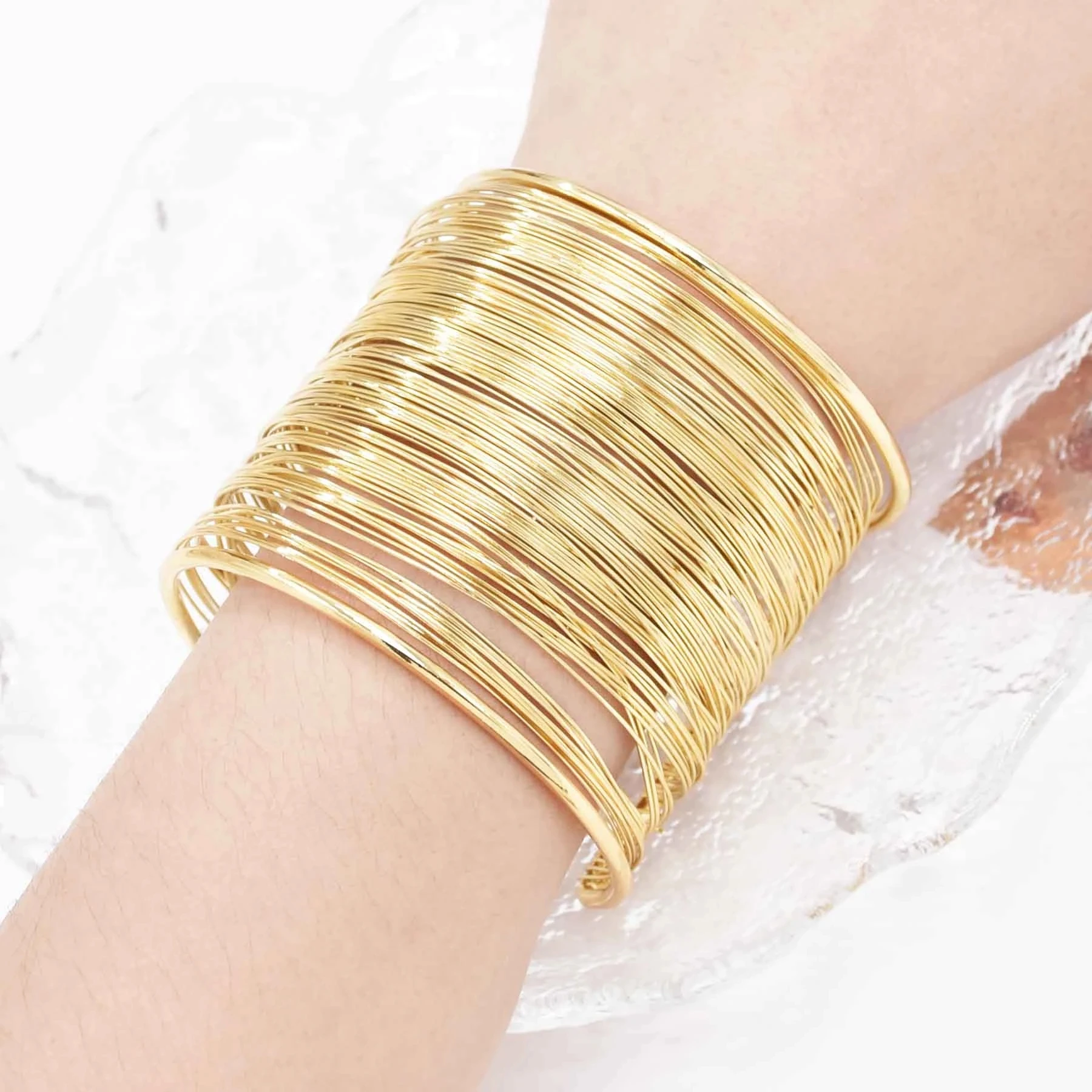 

Classic European and American Gold Open Bracelet Ethnic Punk Party Bracelet for Both Men and Women