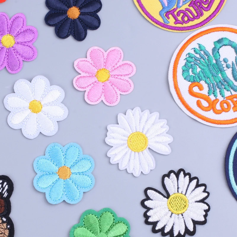 Термоклейкие нашивки для одежды с цветочной вышивкой |