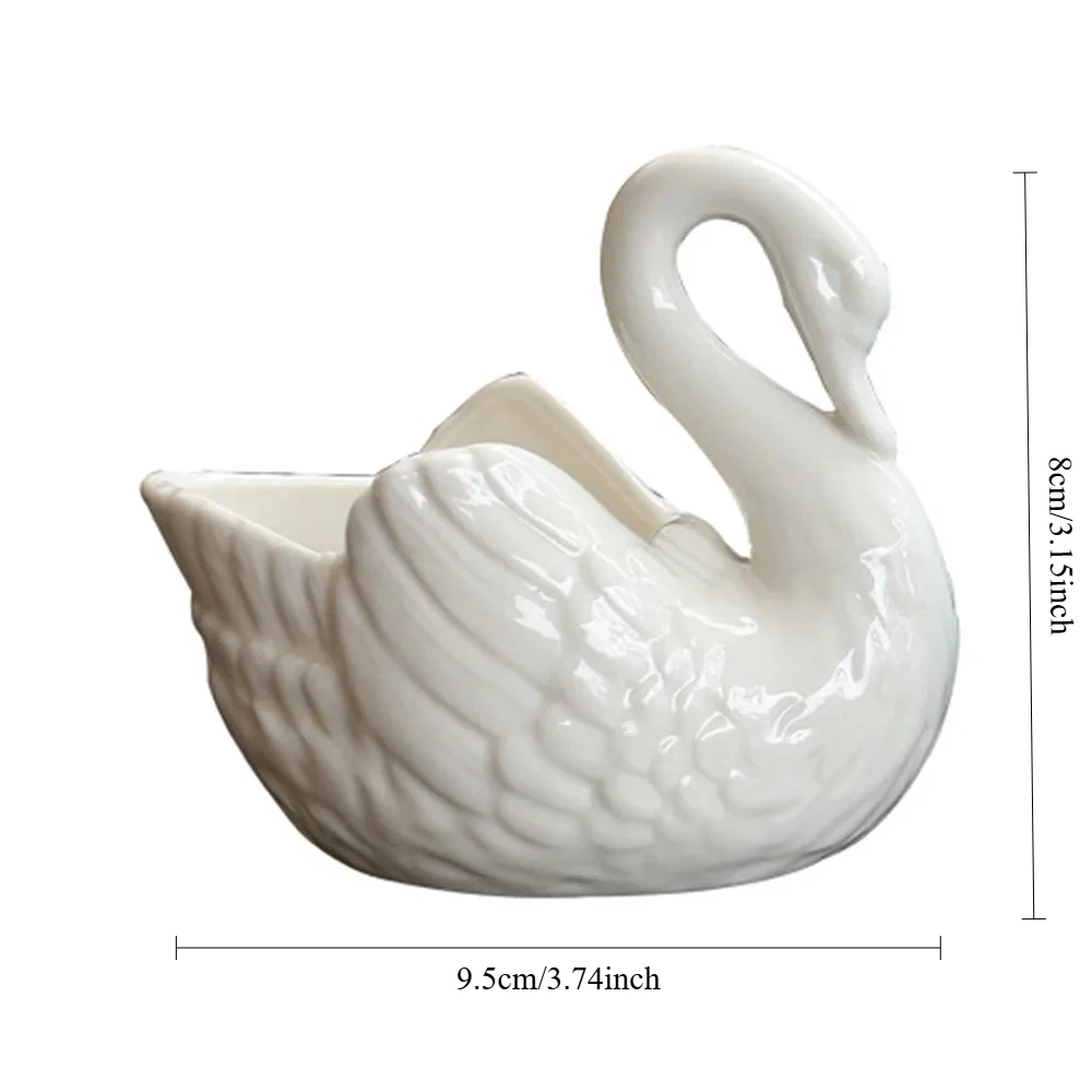 

Керамическая фигурка лебедя