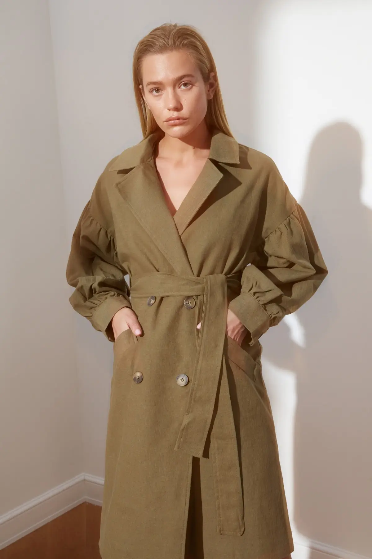 

Trendyol Wide-Sleeved Arched Linen Long Trench Coat TWOSS21TR0024