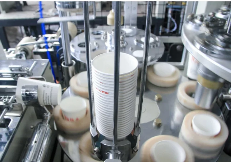 YG Высокоскоростная машина для производства одноразовых бумажных стаканчиков