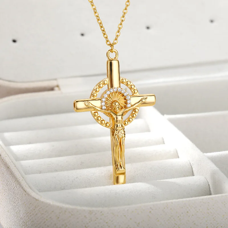 

Новое ожерелье с крестом из циркония в европейском и американском стиле 18k, уличная подвеска в стиле хип-хоп для мужчин и женщин, ювелирные и...