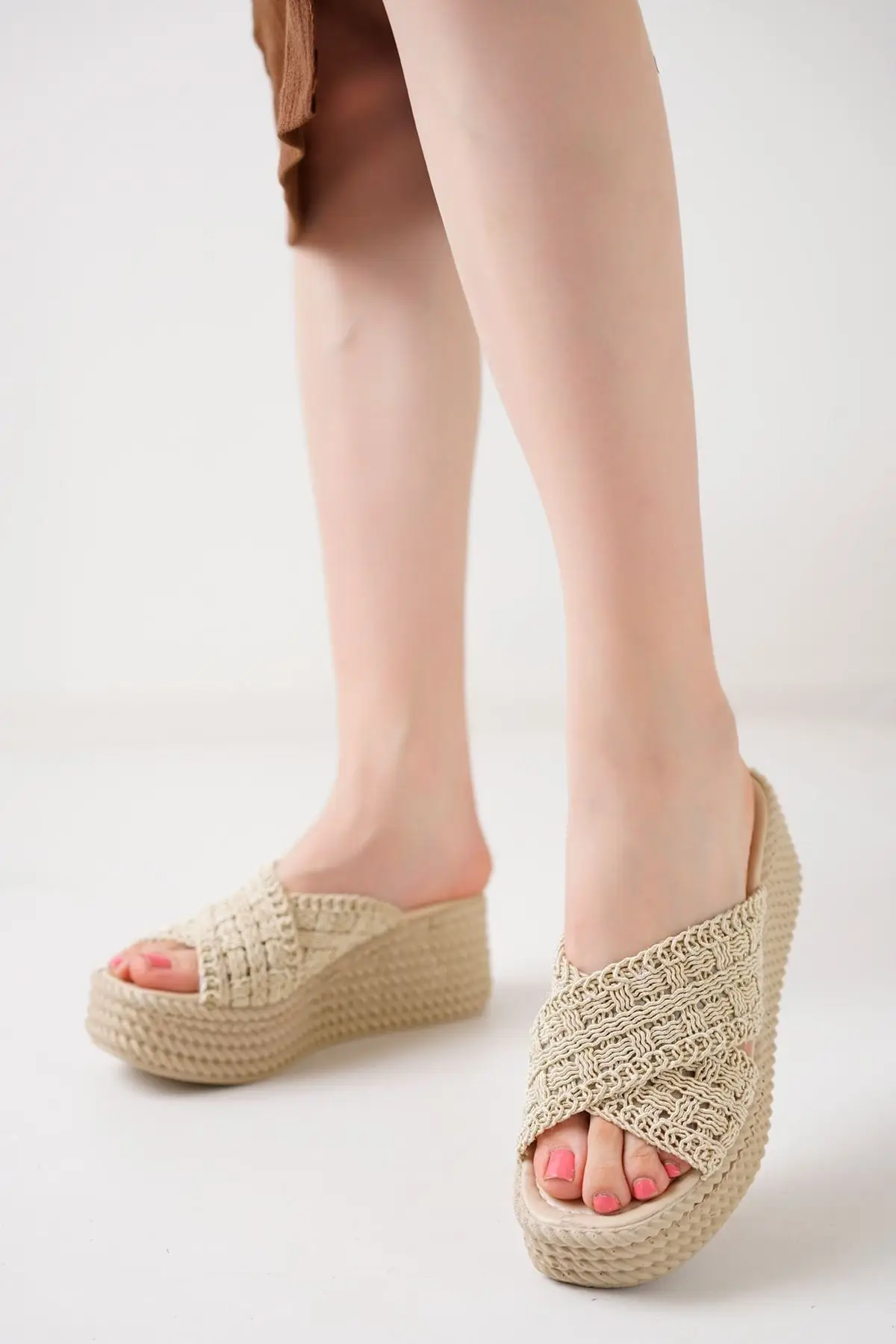 

Seronta beige padding heels women slippers