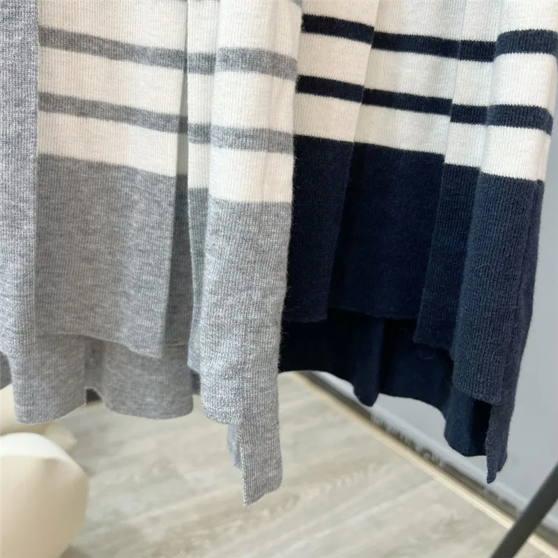 Женское трикотажное платье-жилет в студенческом стиле |