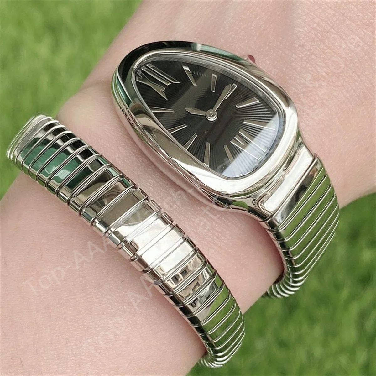 

Fashion Women Quartz Rose Yellow Gold Diamonds Stainless Steel Snake Model AAA Wristwatch Sapphire Crystal Luxury Lady Watch