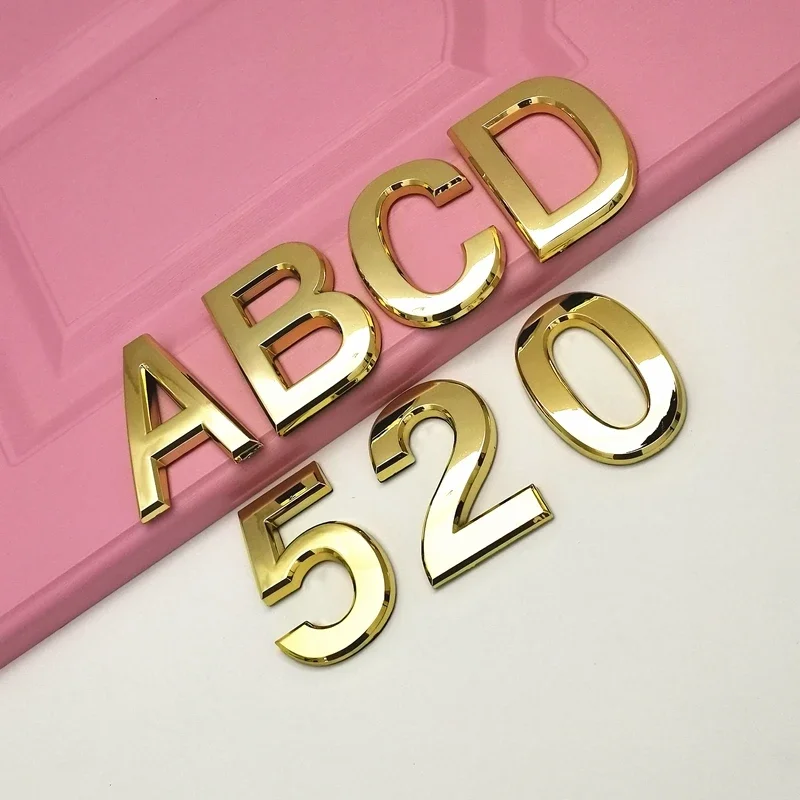 

Набор адресных цифр и букв для дома серебристого цвета