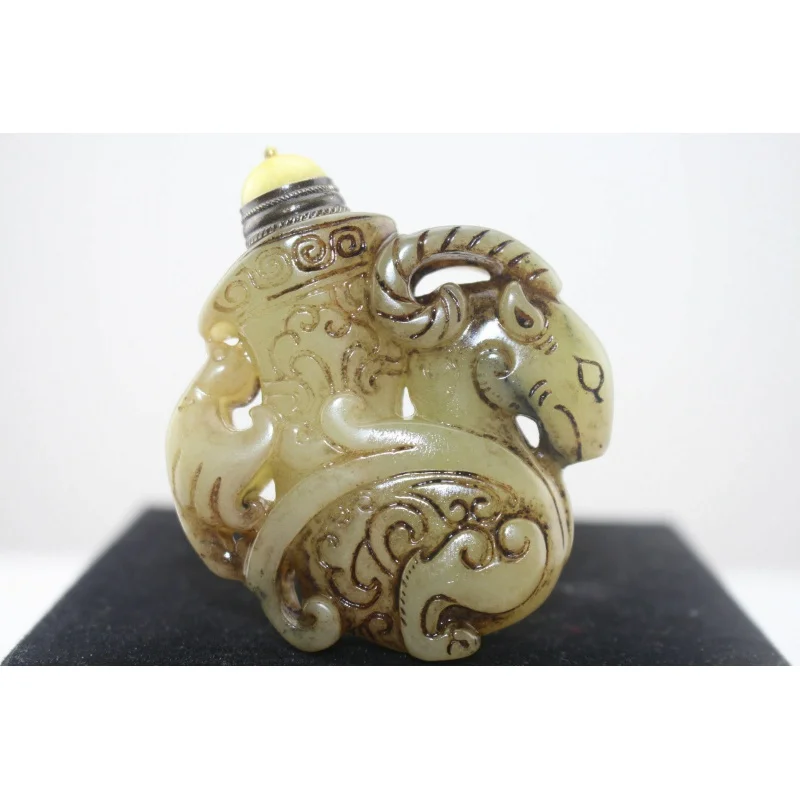 

Chinese Master Hand-carved old Jade Snuff Bottle