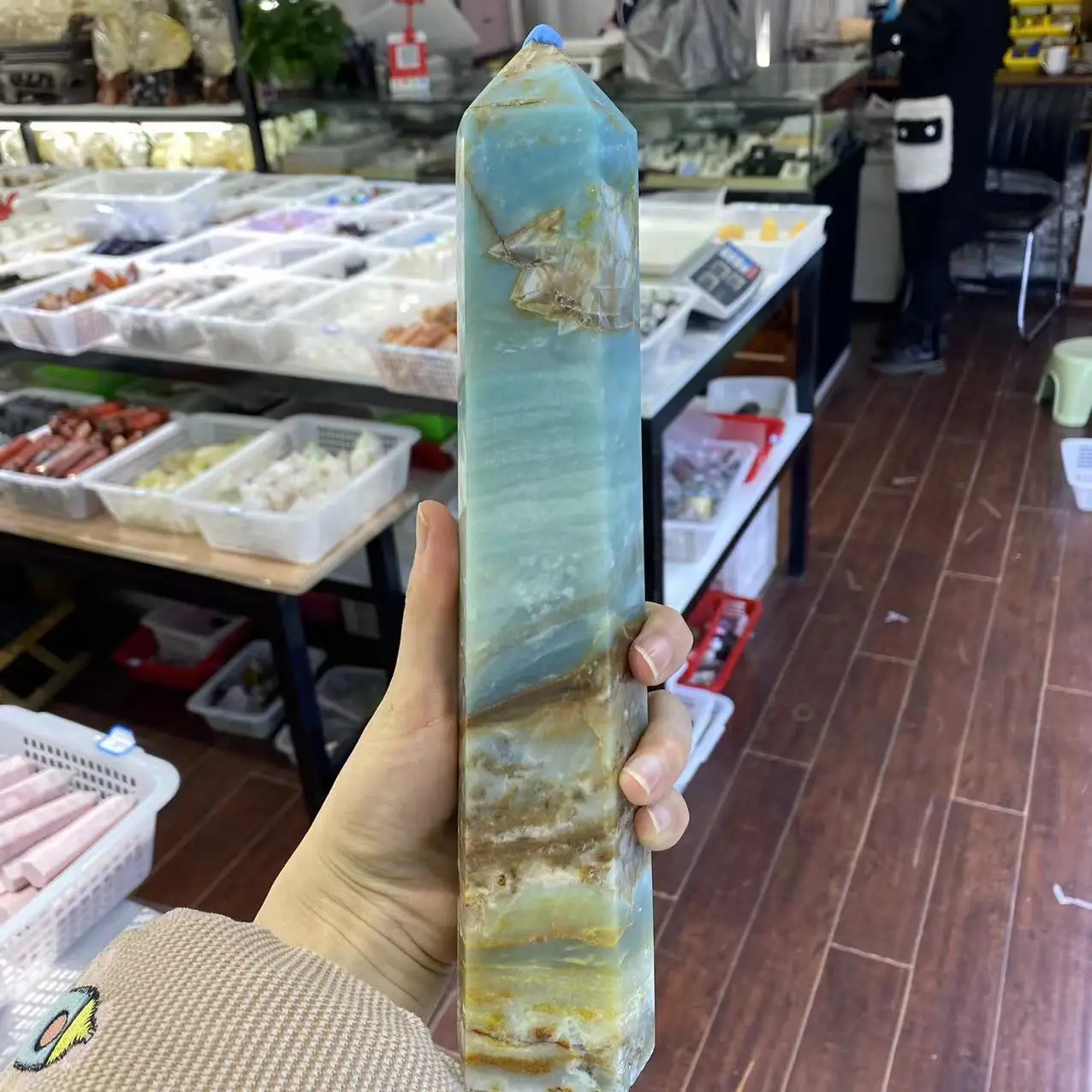 

Natural Amazon Sky Blue Agate Crystal Oversized Six-Sided Obelisk Reiki Healing Room Office Decoration Gift Purify Air 22-25cm