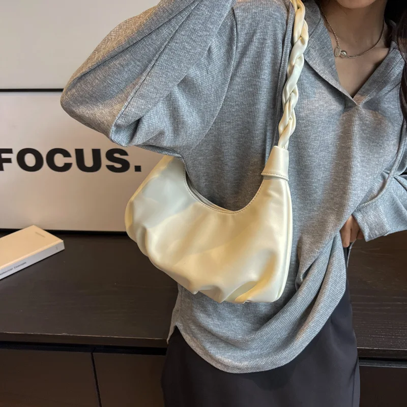 2023 Fashionable Shoulder Bag Tote Large Capacity And Pleats