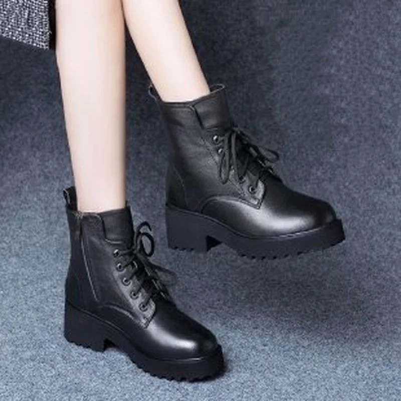 

Женские ботинки в британском стиле, новинка 2022, осенне-зимние ботинки на толстой подошве, на шнуровке, с бархатной подкладкой, с боковой молн...