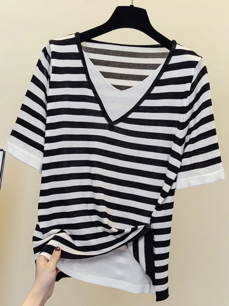 

2022 Summer Clothes Fake Two Piece Knitted T-shirt Women Casual Loose Short Sleeve V-neck Tshirt Oversize Patchwork Tops