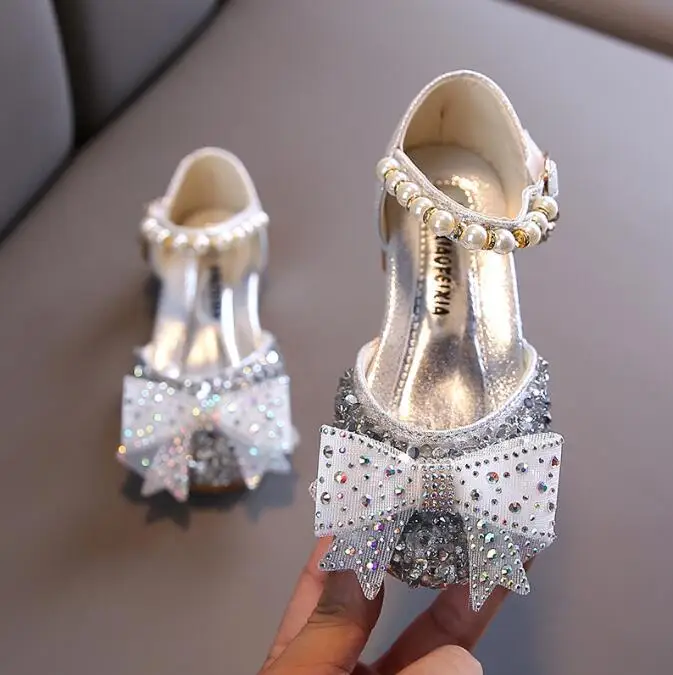 

Sweet Girls Princess Shoes Fashion Rhinestone Pearl Bow Baby Shoes Kids Party Children Dance Little Girls Leather Shoes Sandals